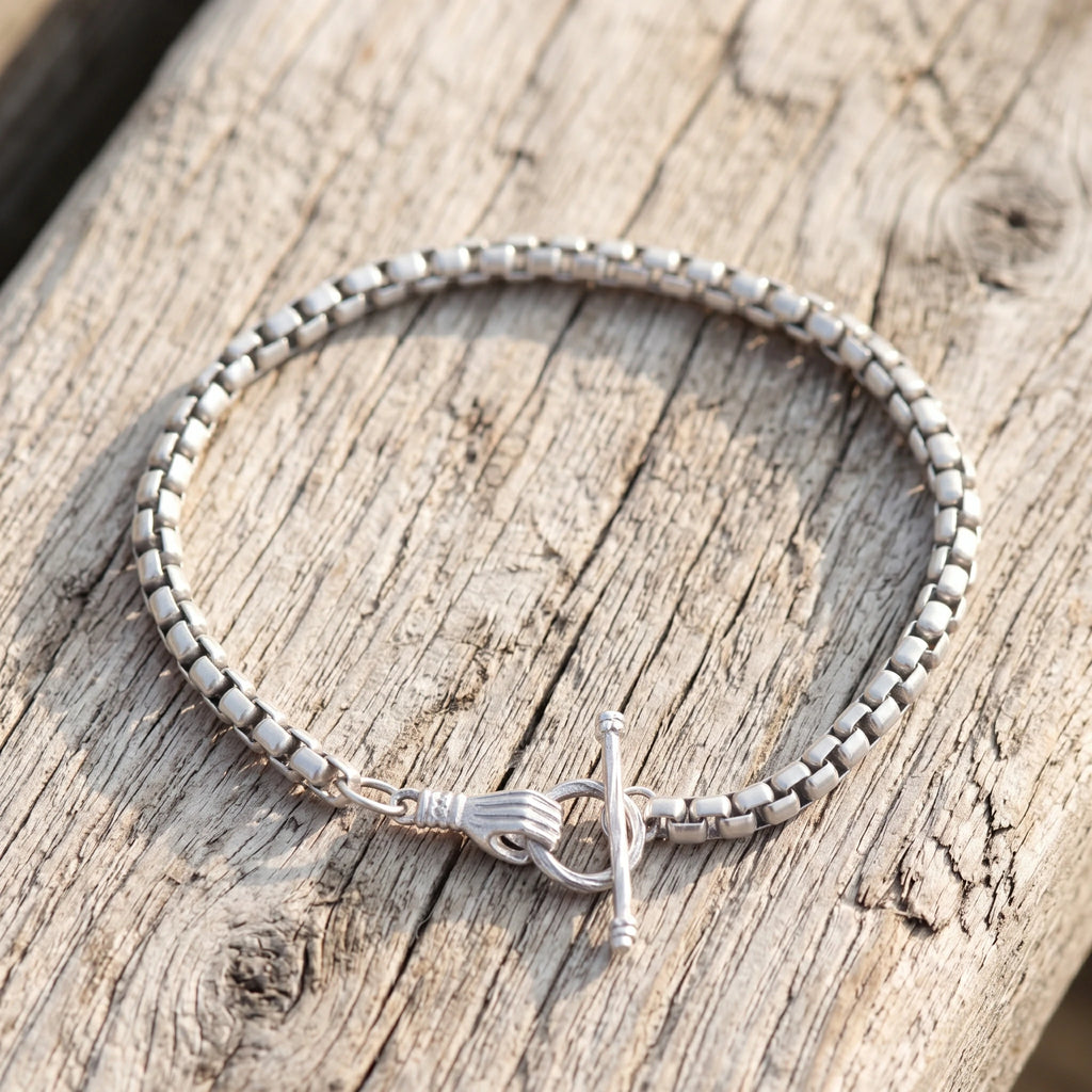 925 Sterling Silver Round Box Chain Bracelet With Sculpted Hand Toggle Clasp
