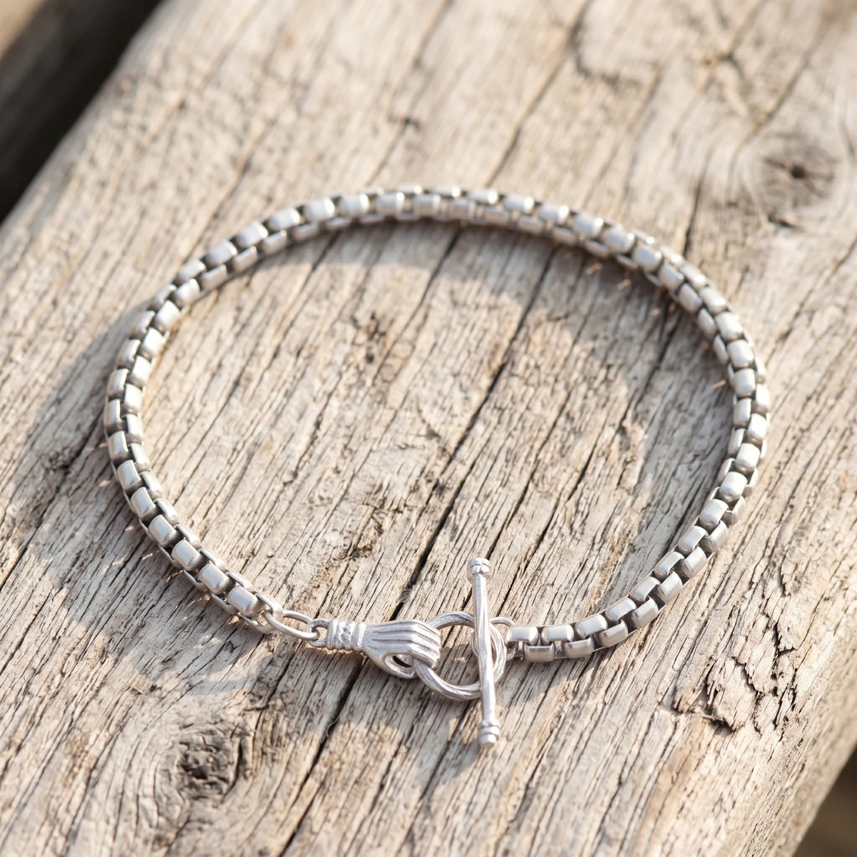 925 Sterling Silver Round Box Chain Bracelet With Sculpted Hand Toggle Clasp