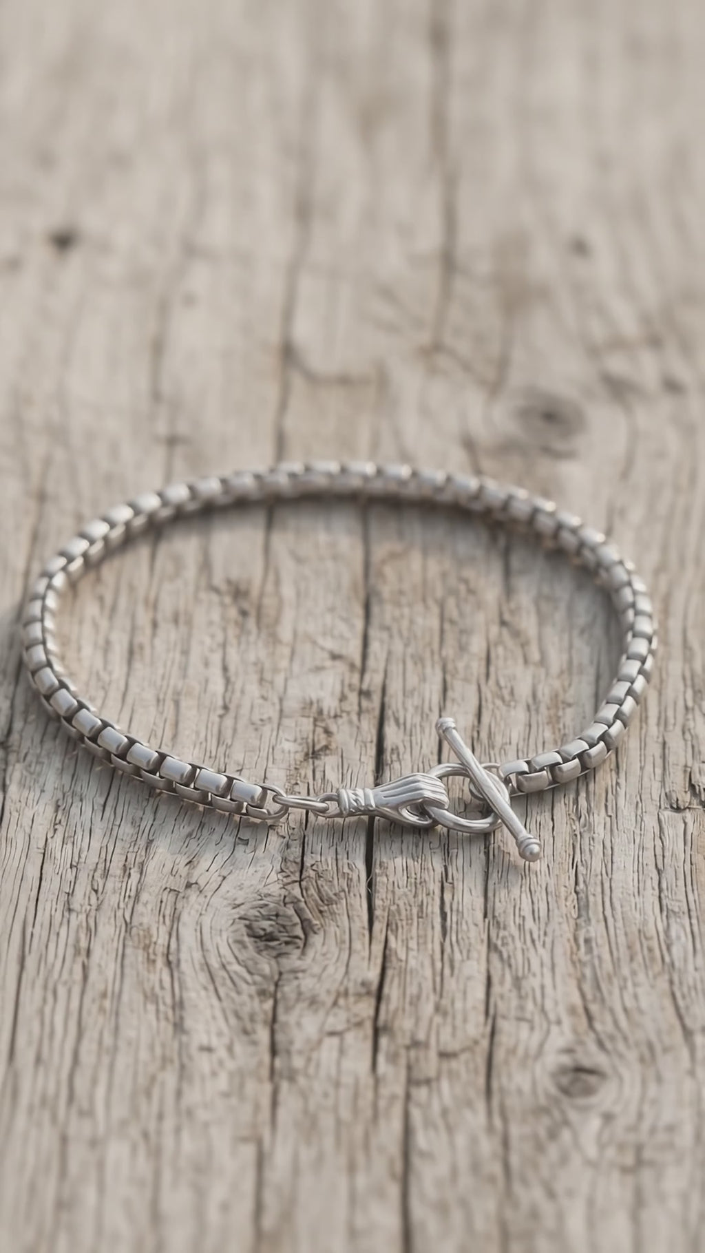 925 Sterling Silver Round Box Chain Bracelet With Sculpted Hand Toggle Clasp