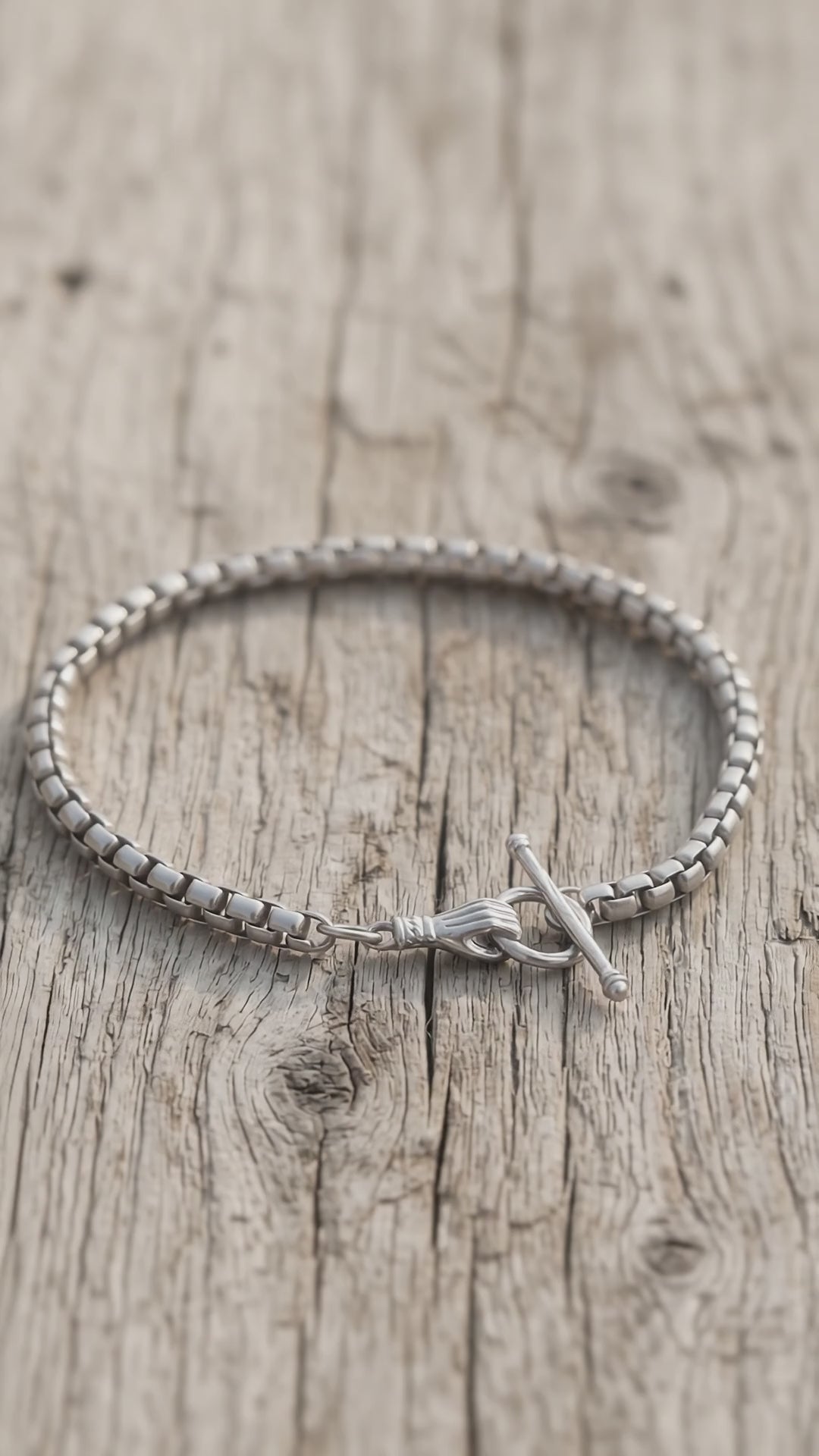 925 Sterling Silver Round Box Chain Bracelet With Sculpted Hand Toggle Clasp