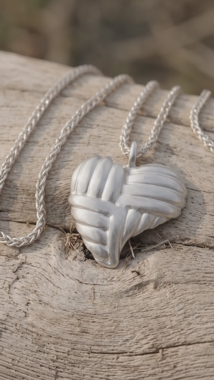 925 Sterling Silver Woven Heart Pendant Embracing Modern Love And Timeless Elegance
