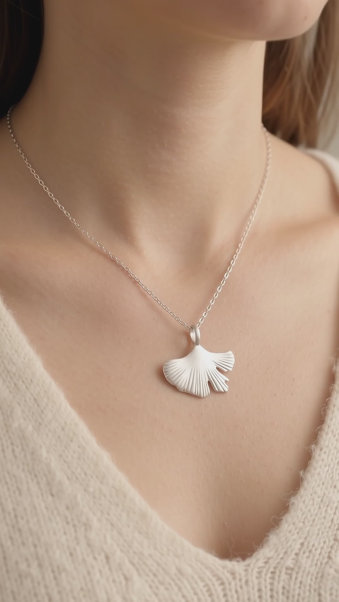 925 Sterling Silver Ginkgo Leaf Pendant Delivering Organic Grace And Timeless Charm
