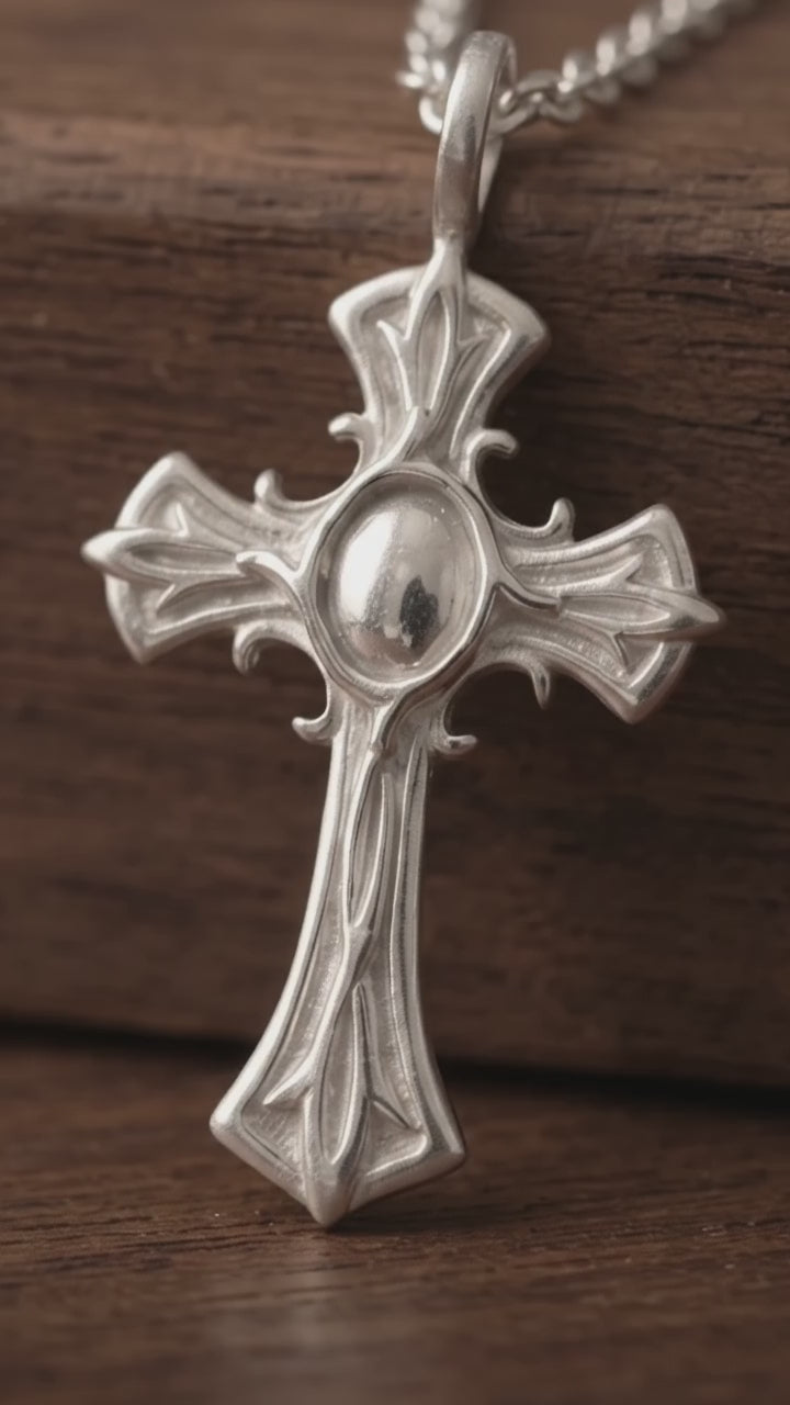 Personalized 925 Sterling Silver Gothic Cross Pendant Honoring Christ’s Redeeming Love